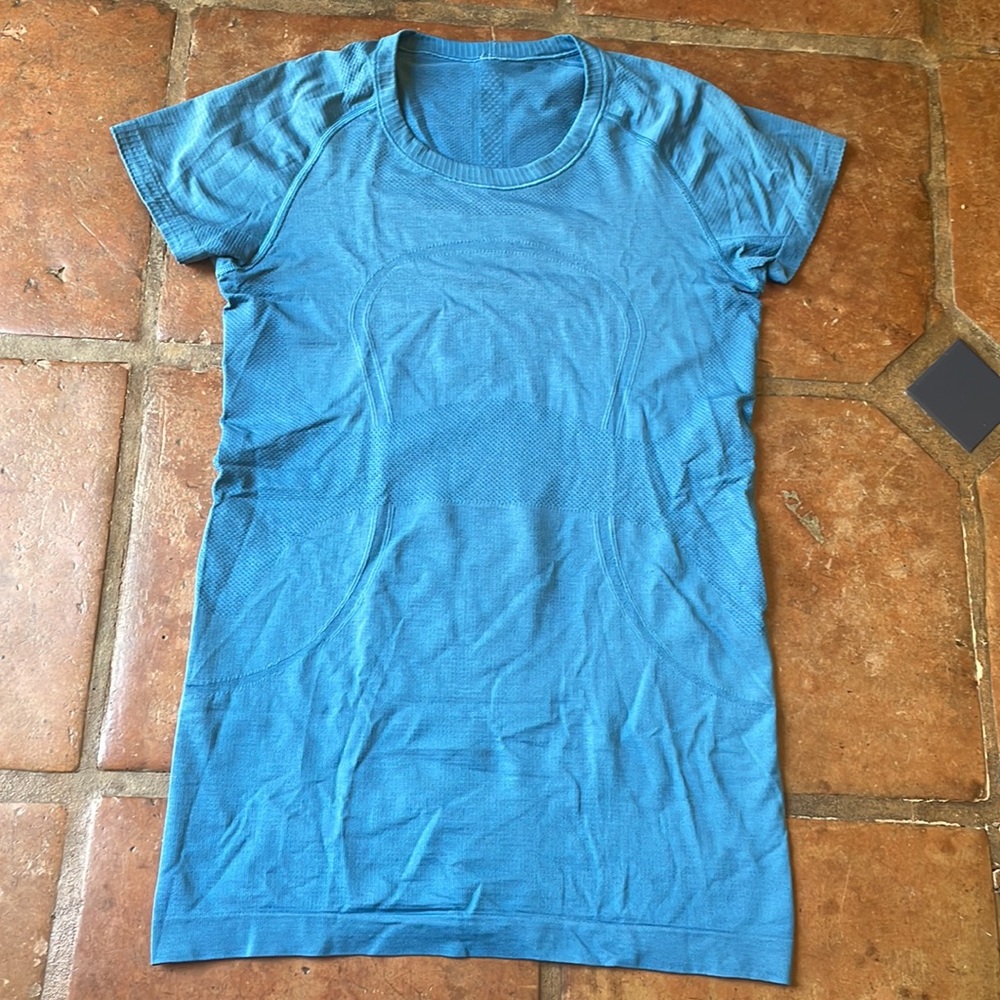 Lululemon assorted color t-shirts